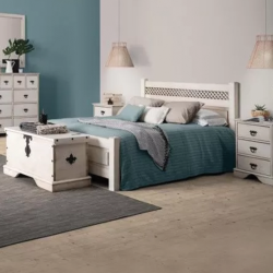 Old White Rustic Double Bed - Camas